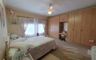 4 Bedroom House For Sale in Henties Bay Central, Henties Bay