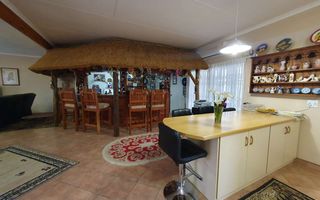 4 Bedroom House For Sale in Henties Bay Central, Henties Bay