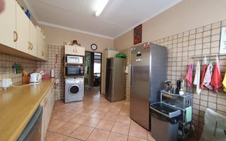 4 Bedroom House For Sale in Henties Bay Central, Henties Bay