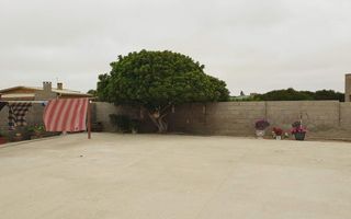 4 Bedroom House For Sale in Henties Bay Central, Henties Bay