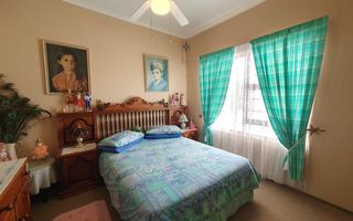 4 Bedroom House For Sale in Henties Bay Central, Henties Bay