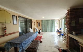 4 Bedroom House For Sale in Henties Bay Central, Henties Bay