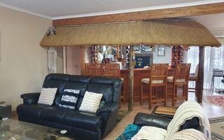4 Bedroom House For Sale in Henties Bay Central, Henties Bay