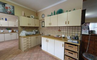 4 Bedroom House For Sale in Henties Bay Central, Henties Bay