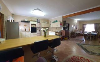 4 Bedroom House For Sale in Henties Bay Central, Henties Bay