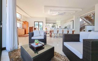 4 Bedroom House For Sale in Afrodite Beach