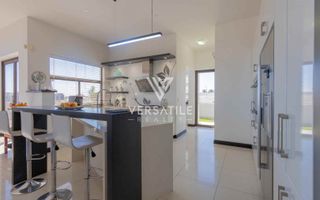4 Bedroom House For Sale in Afrodite Beach