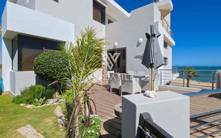 4 Bedroom House For Sale in Afrodite Beach