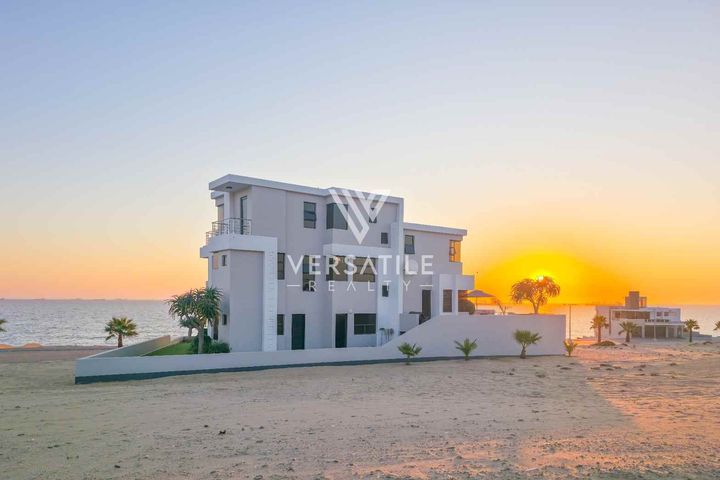 4 Bedroom House For Sale in Afrodite Beach