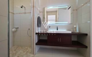 4 Bedroom House For Sale in Afrodite Beach