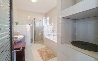 4 Bedroom House For Sale in Afrodite Beach