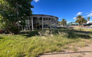 Office / Retail / Mixed Use To Rent in Southern Industrial A...