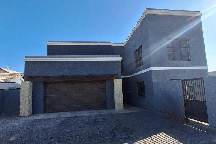 4 Bedroom House For Sale in Mile 4, Swakopmund