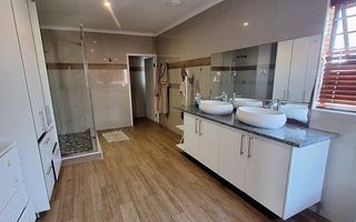 4 Bedroom House For Sale in Mile 4, Swakopmund