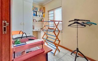 4 Bedroom House For Sale in Hermis