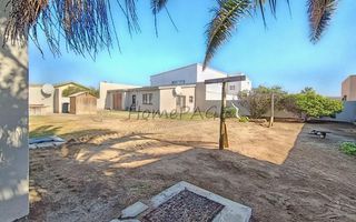 4 Bedroom House For Sale in Hermis