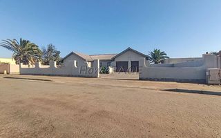 4 Bedroom House For Sale in Hermis