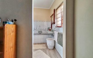 4 Bedroom House For Sale in Hermis