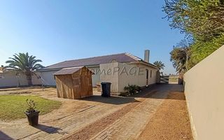 4 Bedroom House For Sale in Hermis