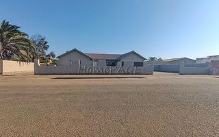 4 Bedroom House For Sale in Hermis