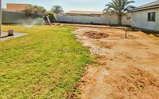4 Bedroom House For Sale in Hermis