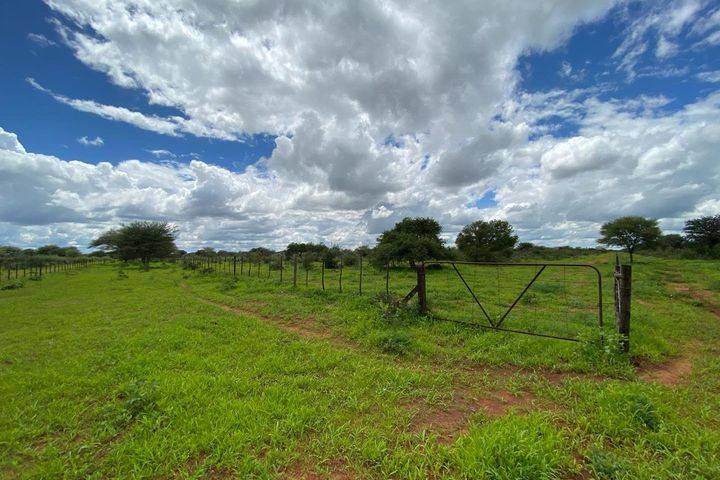 Farm For Sale in Hochfeld