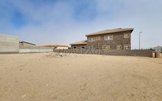 House For Sale in Henties Bay Central, Henties Bay