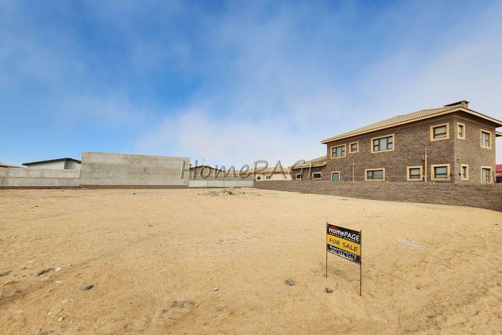 House For Sale in Henties Bay Central, Henties Bay