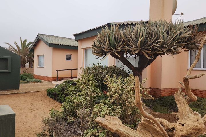 3 Bedroom House For Sale in Henties Bay Central, Henties Bay