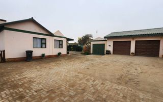 3 Bedroom House For Sale in Henties Bay Central, Henties Bay
