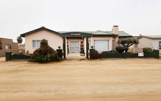 3 Bedroom House For Sale in Henties Bay Central, Henties Bay