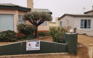 3 Bedroom House For Sale in Henties Bay Central, Henties Bay
