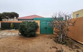 3 Bedroom House For Sale in Henties Bay Central, Henties Bay