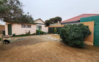 3 Bedroom House For Sale in Henties Bay Central, Henties Bay