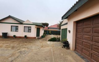 3 Bedroom House For Sale in Henties Bay Central, Henties Bay