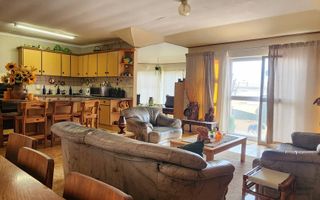 3 Bedroom House For Sale in Henties Bay Central, Henties Bay