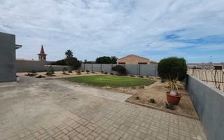 3 Bedroom House For Sale in Henties Bay Central, Henties Bay