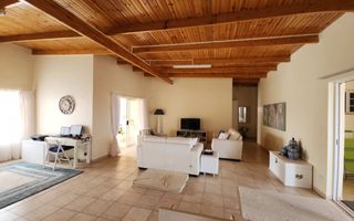 3 Bedroom House For Sale in Henties Bay Central, Henties Bay