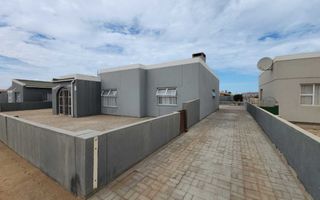 3 Bedroom House For Sale in Henties Bay Central, Henties Bay