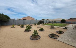 3 Bedroom House For Sale in Henties Bay Central, Henties Bay