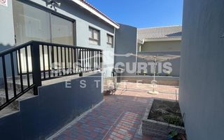 3 Bedroom House For Sale in Mile 4, Swakopmund
