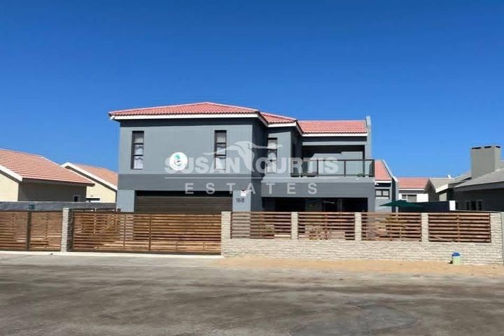3 Bedroom House For Sale in Mile 4, Swakopmund