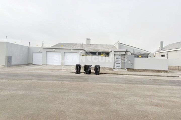 3 Bedroom House To Rent in Walvis Bay Central