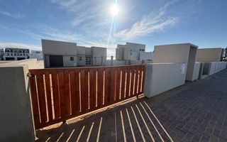 2 Bedroom House To Rent in Dolphin Beach