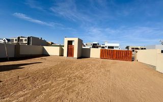 2 Bedroom House To Rent in Dolphin Beach