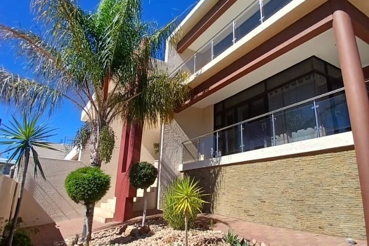4 Bedroom House For Sale in Kleine Kuppe, Windhoek