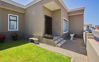 2 Bedroom House For Sale in Long Beach