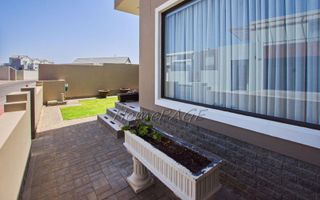 2 Bedroom House For Sale in Long Beach