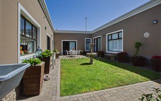2 Bedroom House For Sale in Long Beach