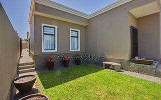 2 Bedroom House For Sale in Long Beach